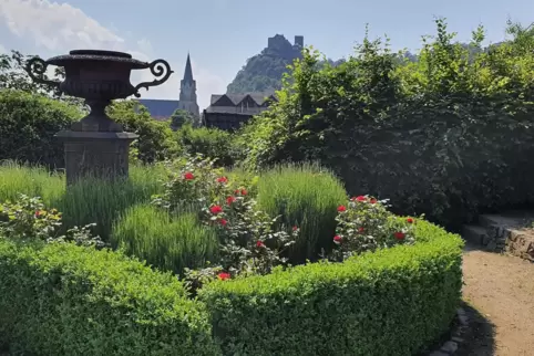 Stadtmauergarten Oberwesel an der Route der Welterbegärten. Er eignet sich bei schönem Wetter für ein Picknick zu zweit. 