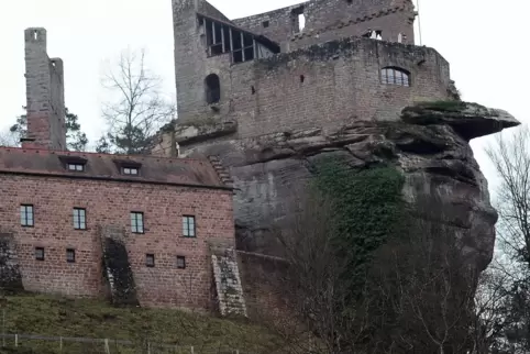Beliebt bei Kletterern: Fels der Burg Spangenberg im Elmsteiner Tal. 