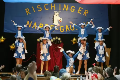 Bei ihrem Auftritt gefeiert: die „Rischinger“ Fohlen-Garde.