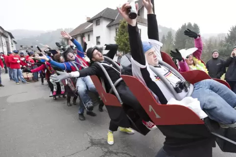 Auch in Linden ziehen die Narren durch die Straßen.