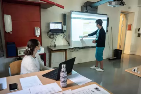 Stehen als Nächstes an: Smartboards, also digitale Tafeln, für die Neustadter Schulen. 