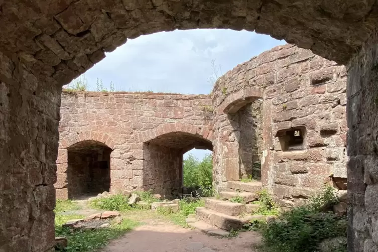 Torförmiger Eingang der Hohenburg