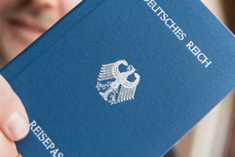 Die Frau hat keine selbstgemachten Reichsbürger-Dokumente vorgezeigt, sondern einfach keine. 