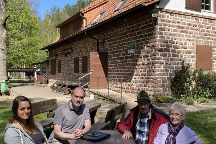 Der Pfälzerwaldverein Starkenbrunnen sucht einen neuen Pächter für sein Waldhaus.