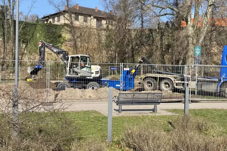 Aktuell wird das Fundament gelegt. 