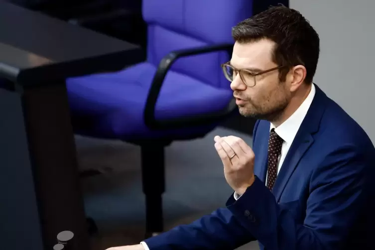 Justizminister Marco Buschmann hat sich vorgenommen, noch vorhandene Begriffe aus der Zeit des Nationalsozialismus aus den Geset