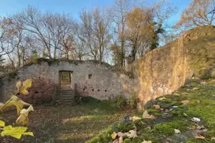 Noch immer imposant: Rest des mächtigen Rondells der Moschellandsburg.