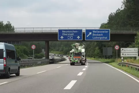 Die Autobahn 8 zwischen den Anschlussstellen Neunkirchen-Oberstadt und Kohlhof wird am Samstag für rund zehn Stunden gesperrt. 