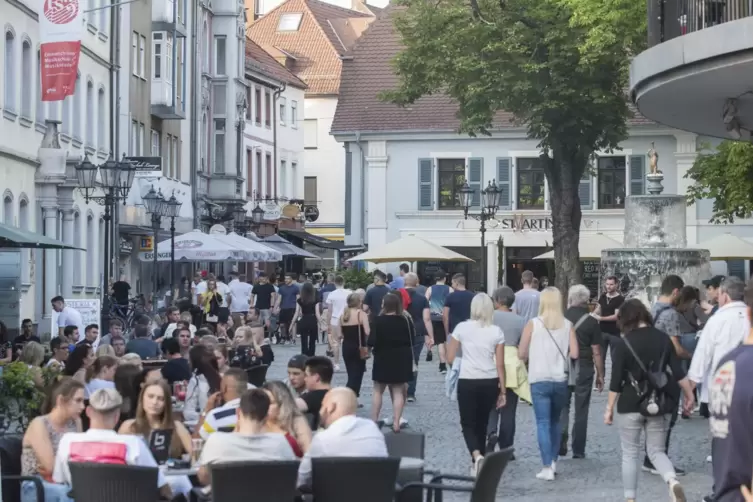 Ab Mitte März kann man wieder abends länger draußen sitzen. 