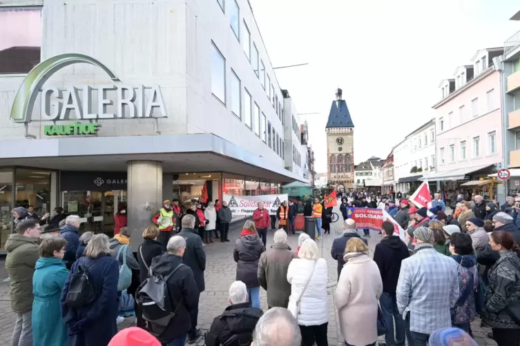 Alle für einen: Solidaritätskundgebung für den Erhalt des Kaufhofs Ende Dezember.