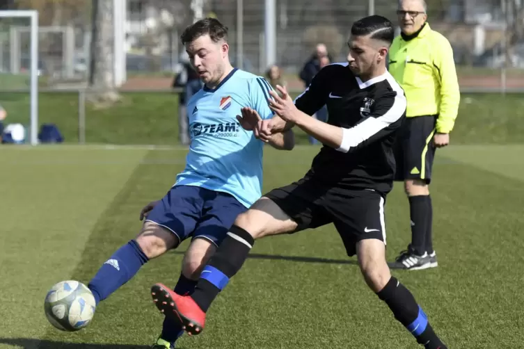 Der Ausfall von Bilal Abdel-Ghani (rechts) würde den FC Arabia Frankenthal im Pokalspiel gegen die SG Maudach schmerzen. 