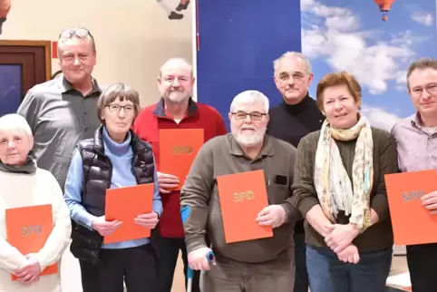  Die Geehrten von links: Karin Hela, Claus Kosmalski, Ursula Schäfer, Robert Klingler, Friedel Fuchs, Rüdiger Held, Friedel Schm