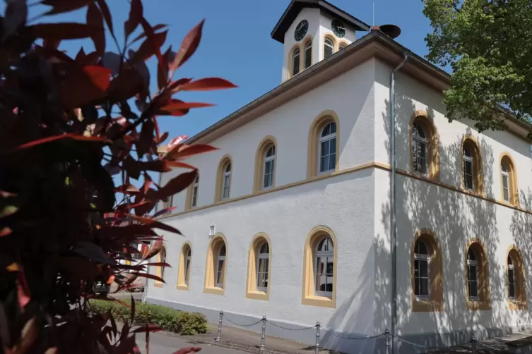 Aus Denkmalschutz-Gründen als Automaten-Standort ungeeignet: Dorfgemeinschaftshaus in Kleinkarlbach. 