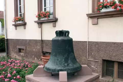 Glocke vor dem Bürgerhaus.