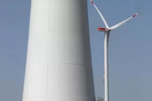 Eine Frage der Perspektive: Aus der Entfernung wirken Windräder deutlich kleiner.