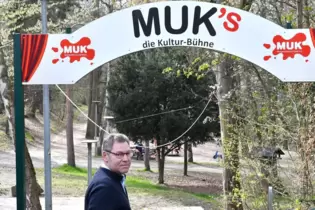 Holger Koob am Freisitz Im Ludwigshain, der Kulturbühne des MuK.