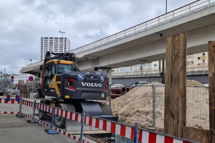 Baustelle an der Hochstraße Süd (B37).