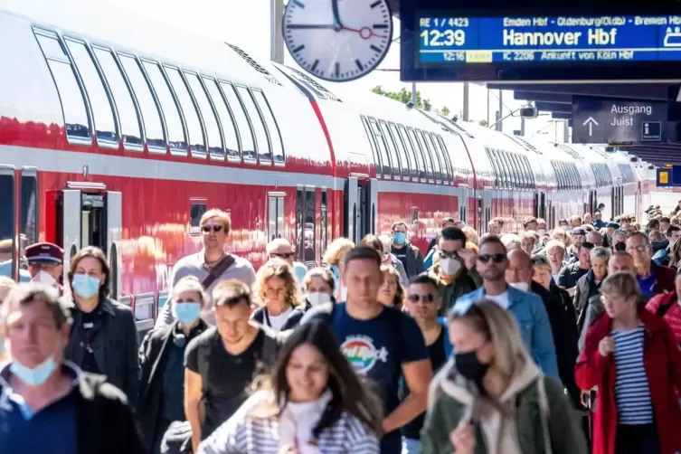 Gedränge am Bahnsteig. Das 9-Euro-Ticket wurde häufig genutzt.