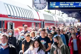 Gedränge am Bahnsteig. Das 9-Euro-Ticket wurde häufig genutzt.