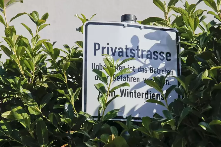 Das Schild „Privatstraße“ an der Ecke der Siebenpfeifferstraße. 