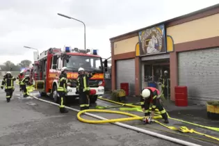 Brandbekämpfung: Dabei kommt es auf jede Minute an. Das Bild zeigt einen Einsatz 2018 im Industriehof.