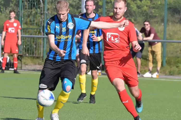 Zuletzt im Trikot des SV Ruhbank: Sebastian Stanjek (links).