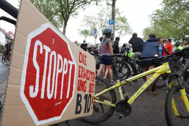 Gleich zwei Demonstrationen soll es am Donnerstag in Annweiler geben: für und gegen den B-10-Ausbau. 