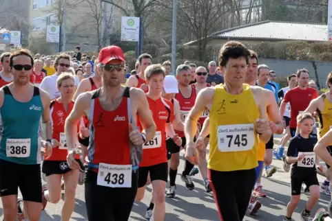 In Eisenberg können die Läufer fünf oder zehn Kilometer absolvieren. Für Schüler gibt es einen 1000-Meter-Lauf.