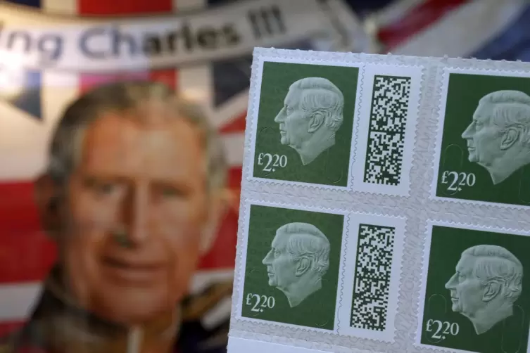 Im Vereinigten Königreich gibt es erstmals seit Jahrzehnten einen neuen Kopf auf den Briefmarken. Charles III. folgt seiner im v