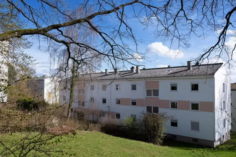 Die Wohnblocks gehörte lange Zeit der Bauhilfe, einer städtischen Tochtergesellschaft.