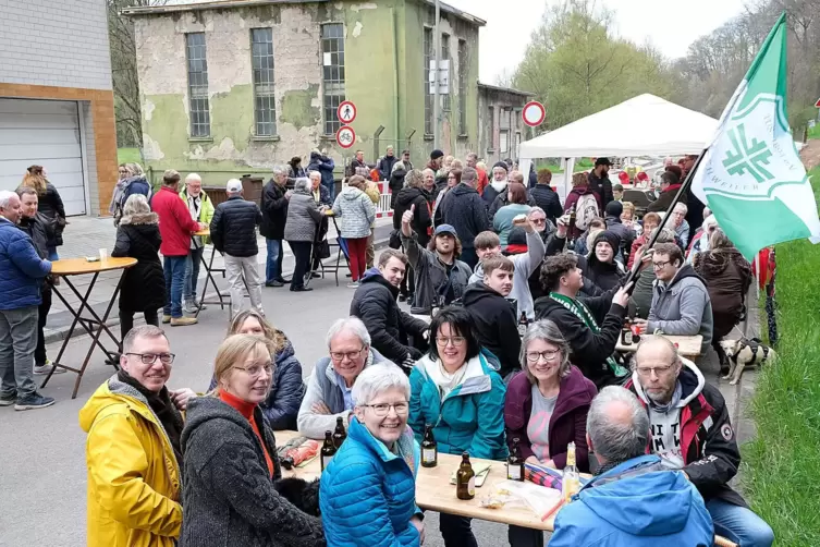 Gute Laune bei Baustellenfest am Sonntag. 