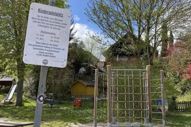 Welche Note bekommt der Großkarlbacher Spielplatz im Schellenpfad? Eine Aktion für Kinder am 6. Mai wird es zeigen. 