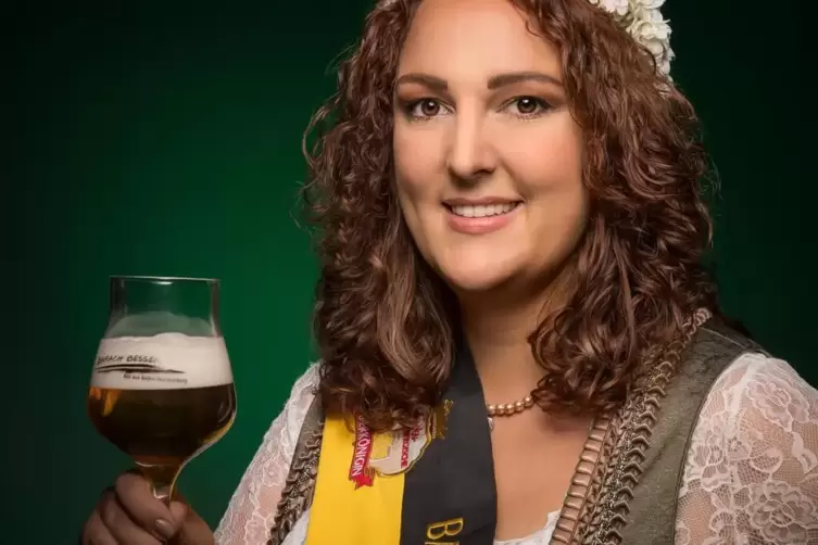 Beendet mit einem Weltrekord-Tasting in Karlsruhe ihre Amtszeit: Bierkönigin Irina Hansmann. 