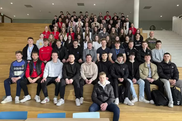 97 Gekkos traten zu einem internationalen Handball-Turnier in Arnheim an.