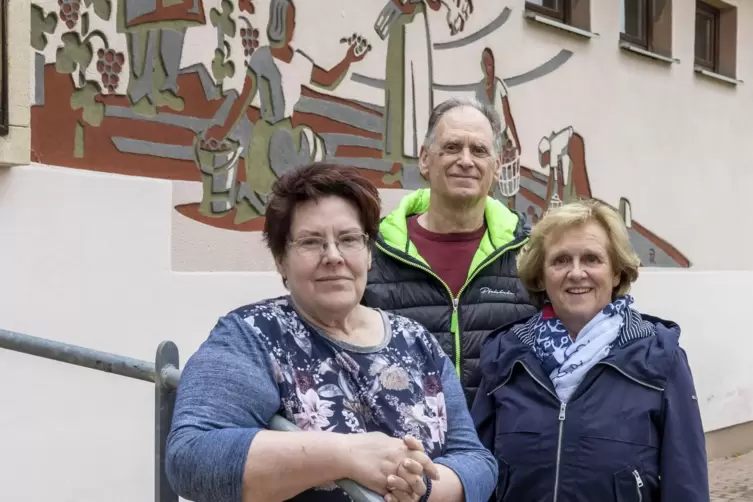  Petra Obermüller, Wolfgang Ohndorf und Beate Dürl hören den Bürgern am Bürgertelefon zu.