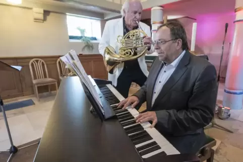 Organist Torsten Laux im Einsatz. 