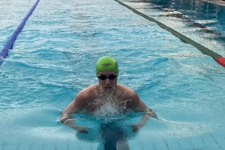 Ole Kärcher im Finale über 100 Meter Brust: Der Neustadter schwimmt eine Bestzeit.