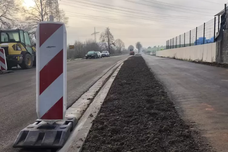 Der neue Radweg entlang der L401 zwischen dem Lohnsfelder Ortsausgang und Ziegelhütte/Pulvermühle. 