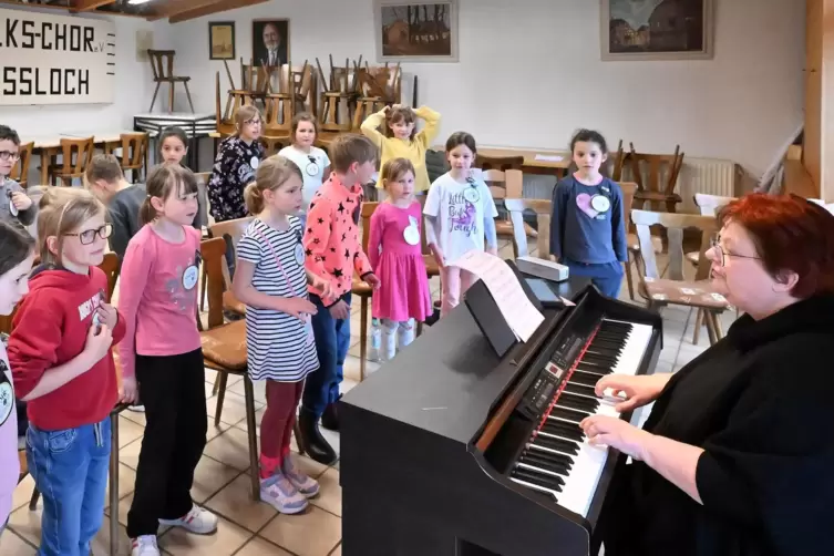 Lernen neben den richtigen Gesangstechniken auch viel zum Thema Klimaschutz: die Earth Choir Kids.