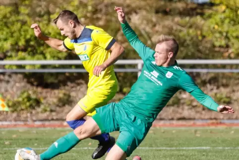 SVK-Spielertrainer Timo Riemer (rechts) genießt es, mit seiner Mannschaft vorne mitzuspielen. 