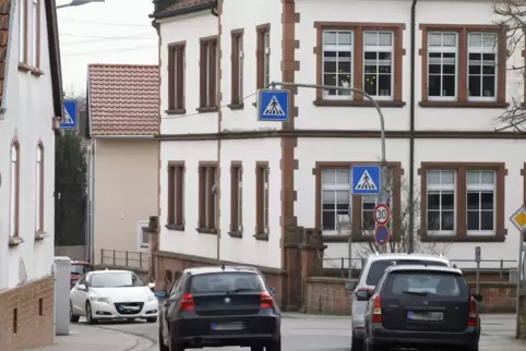 Die Verkehrssituation rund um die Grundschule in Mehlingen soll im Zuge des Ausbaus der Hauptstraße sicherer werden. 