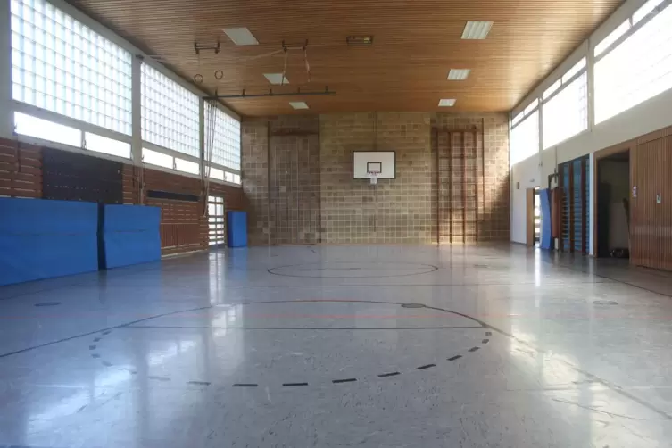 So schnell wird die Schulturnhalle in St. Julian wohl nicht mehr genutzt. Die Schäden am 55 Jahre alten Gebäude sind zu groß. 