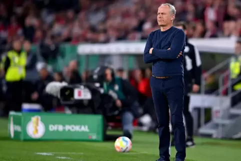 Nach dem Pokal-Aus gegen Leipzig stellte Freiburgs Trainer Christian Streich die Sinnfrage: Wer sind wir? 