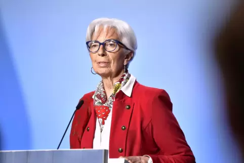  Wieder eine Zinserhöhung. Die Präsidentin der Europäischen Zentralbank: Christine Lagarde. 