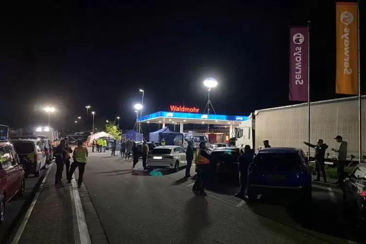 Während der Kontrolle wurde der Verkehr über das Gelände der Waldmohrer Tank- und Rastanlage abgeleitet. 