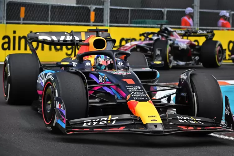 Verstappen pflügte von Startplatz 9 aus durch das Feld. 