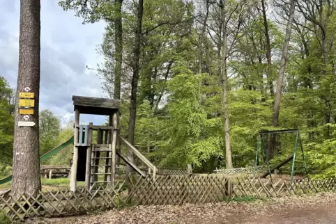 Der Spielplatz an der Landauer Hütte ist in die Jahre gekommen. 