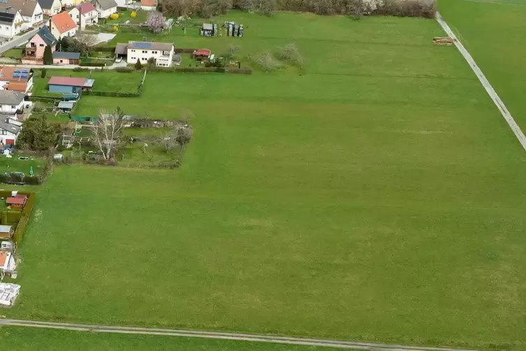 Auf der Fläche zwischen den beiden Wegen soll ein Neubaugebiet entstehen. 