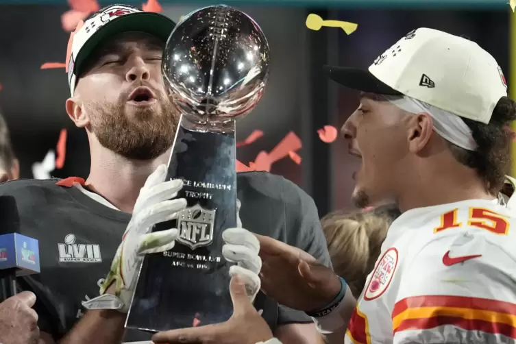 Super-Bowl-Helden der Kansas City Chiefs: Travis Kelce (links) und Quarterback Patrick Mahomes. 