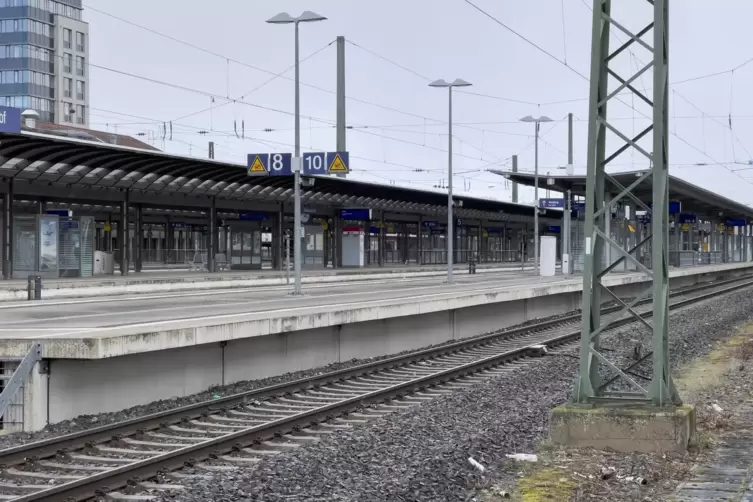 Der Hauptbahnhof in Kaiserslautern. 